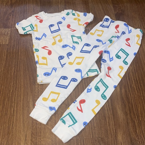 Old Navy Short Sleeve Pajama Bundle Size 5T - Picture 6 of 6